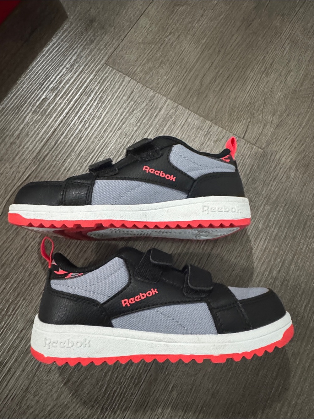 Reebok Kids Sneakers in Black, Gray & orange